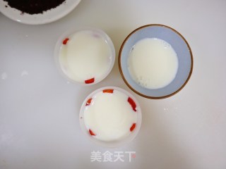 草莓牛奶布丁❗️饭后自制小甜品的做法步骤：5