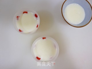 草莓牛奶布丁❗️饭后自制小甜品的做法步骤：6