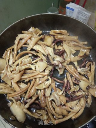 鱿鱼爆炒苦笋的做法步骤：4