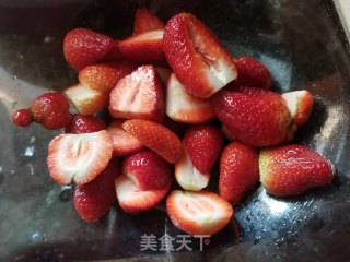 西芹草莓沙拉的做法步骤：2