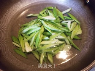 西芹草莓沙拉的做法步骤：5