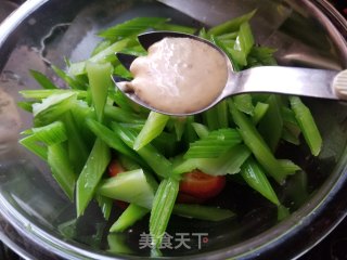 西芹草莓沙拉的做法步骤：10