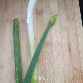 春葱鸡蛋炒蜢子虾酱的做法步骤：2