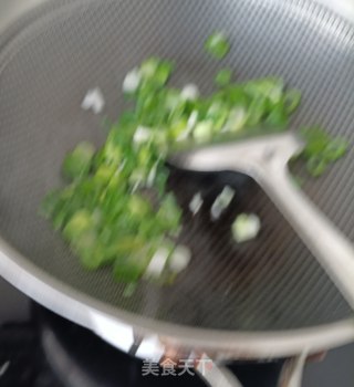 春葱鸡蛋炒蜢子虾酱的做法步骤：6