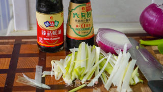 葱油面的做法步骤：1