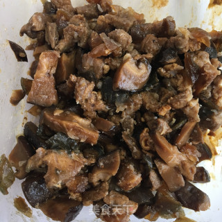 香菇肉末烧杏鲍菇的做法步骤：2