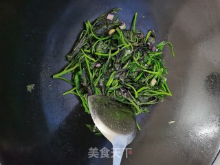 蒜炒紫背菜的做法步骤：6