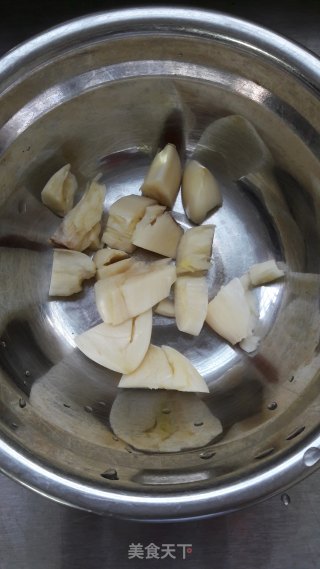 肉末炒甜豆粒的做法步骤：1