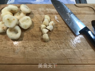 荸荠番茄沙拉的做法步骤：1