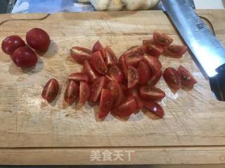 荸荠番茄沙拉的做法步骤：2