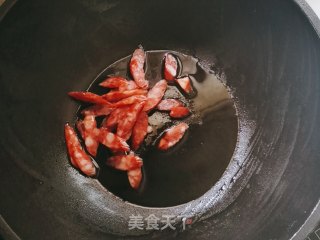 腊肠手撕包菜的做法步骤：4