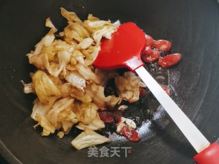 腊肠手撕包菜的做法步骤：6