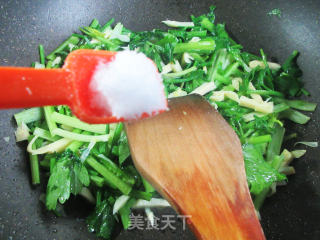 笋丝炒芹菜的做法步骤：5