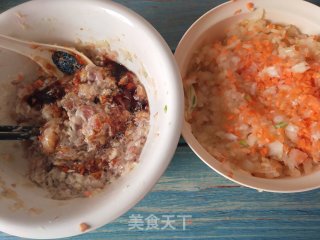 驴肉圆葱胡萝卜包子的做法步骤：1