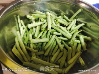 肉末炒豆角的做法步骤：2