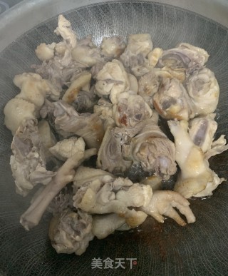 蒜头焖鸡的做法步骤：4