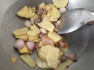 毛葱土豆片炒肉的做法步骤：4