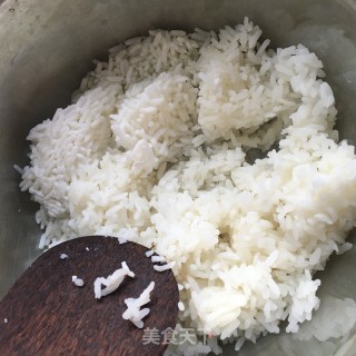 青豆玉米炒饭的做法步骤：1
