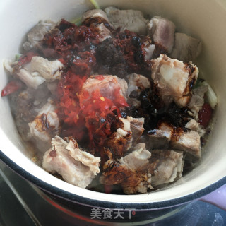 香辣排骨炖年糕的做法步骤：8