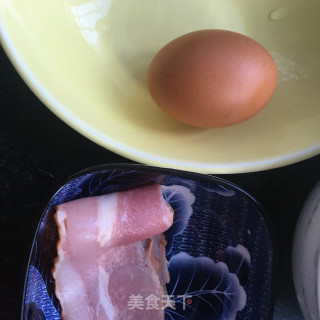 培根包菜鸡蛋饼的做法步骤：2