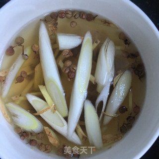 大葱虾肉包的做法步骤：2
