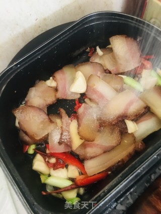 青蒜炒腊猪脸的做法步骤：5
