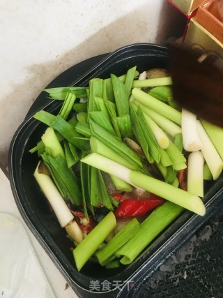 青蒜炒腊猪脸的做法步骤：6
