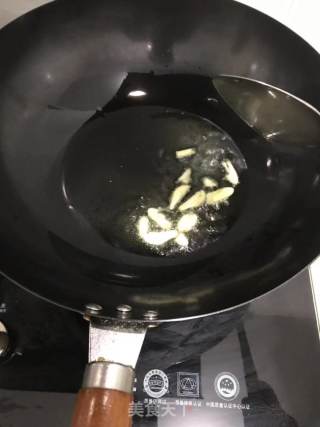 可乐鸡翅的做法步骤：1