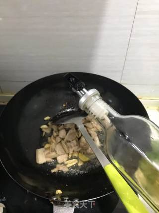 青椒炒肉的做法步骤：3