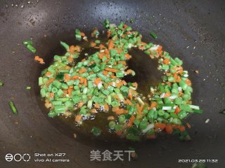豆角葱香炒饭的做法步骤：3