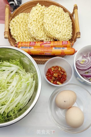 在家做炒面，秒杀路边摊的做法步骤：1