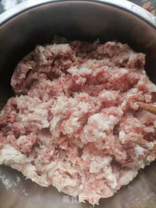鲜肉饺子的做法步骤：1