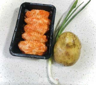 鸡翅蒸土豆的做法步骤：1