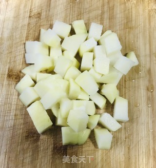 鸡翅蒸土豆的做法步骤：2
