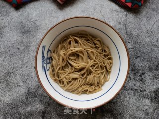 荷兰豆虾仁茄汁荞麦面的做法步骤：9