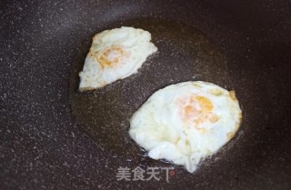 青菜烩荷包蛋的做法步骤：2