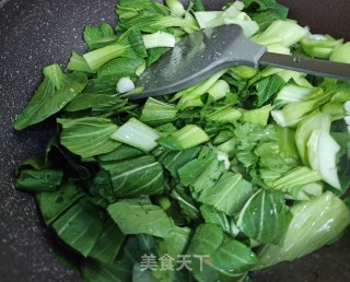 青菜烩荷包蛋的做法步骤：4