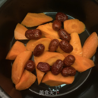 胡萝卜红枣煲筒骨的做法步骤：2
