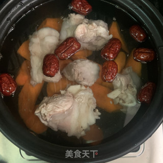 胡萝卜红枣煲筒骨的做法步骤：4