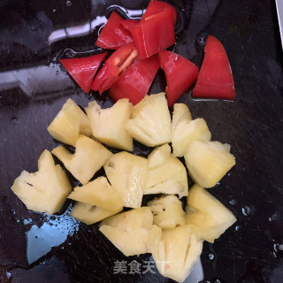 菠萝咕噜肉的做法步骤：2