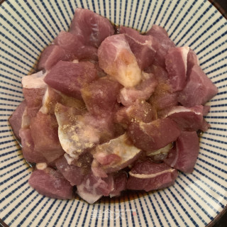 菠萝咕噜肉的做法步骤：3