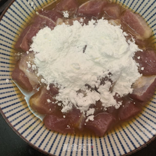 菠萝咕噜肉的做法步骤：4