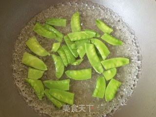 荷兰豆圣女果蓝莓鸡蛋沙拉的做法步骤：3