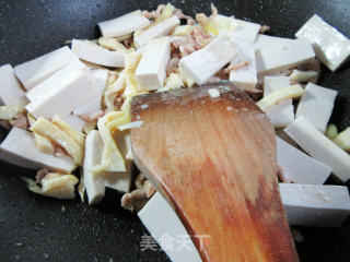肉丝笋丝炒香锅豆腐的做法步骤：10