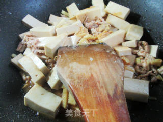 肉丝笋丝炒香锅豆腐的做法步骤：15