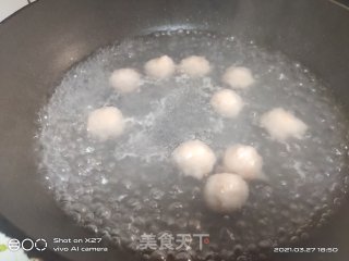 青菜虾丸汤的做法步骤：2
