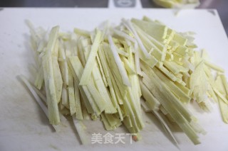 鸡蛋韭菜炒春笋的做法步骤：3