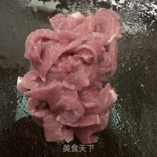 黄瓜炒瘦肉的做法步骤：1