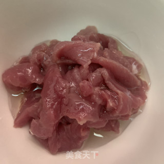 黄瓜炒瘦肉的做法步骤：2