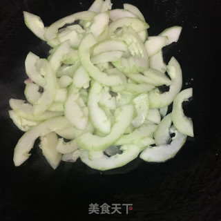 黄瓜炒瘦肉的做法步骤：5